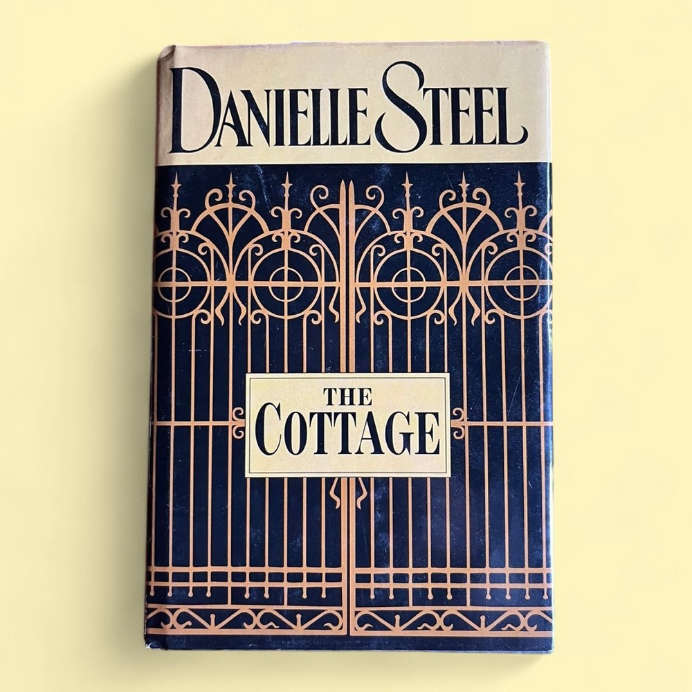 The Cottage 🏠 by Danielle Steel - Hardcover with Dust Jacket GUC